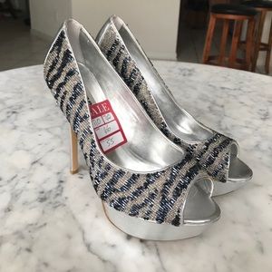 Silver and sequins leather heels